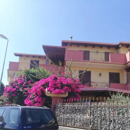 Gabbiano Jonathan Чиро-Марина